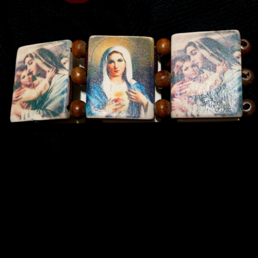Bracelet, religious